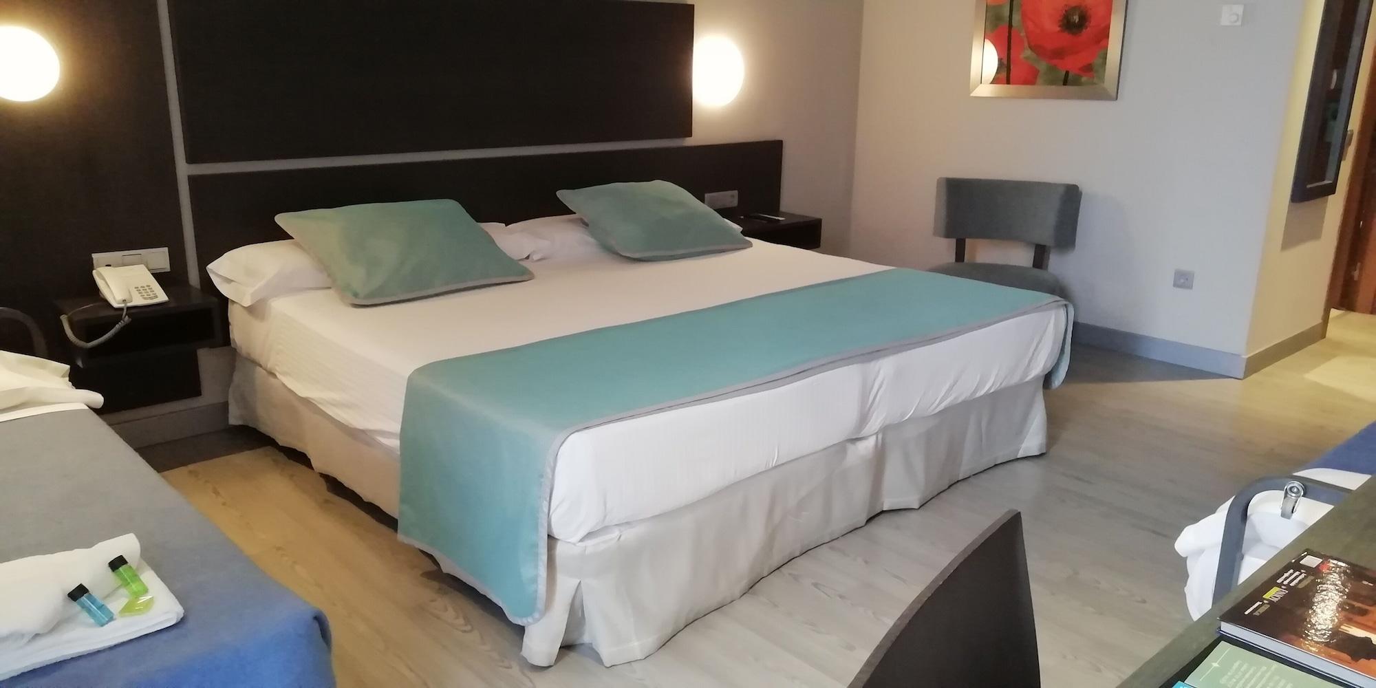 Hotel Ciudad De Ponferrada, Ascend Hotel Collection Bagian luar foto
