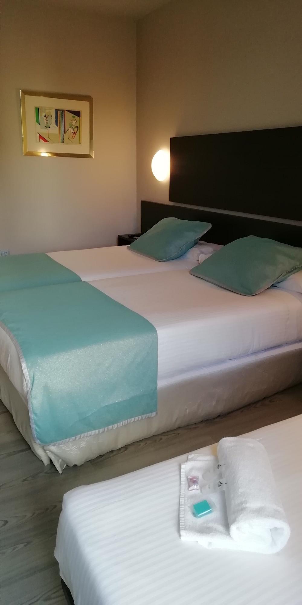 Hotel Ciudad De Ponferrada, Ascend Hotel Collection Bagian luar foto