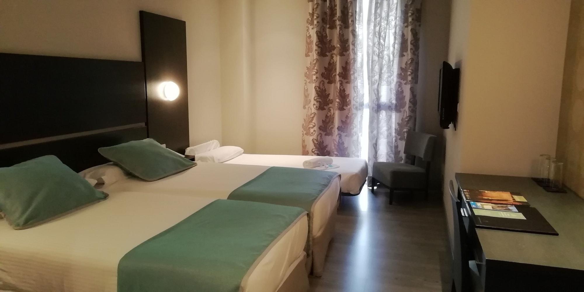 Hotel Ciudad De Ponferrada, Ascend Hotel Collection Bagian luar foto