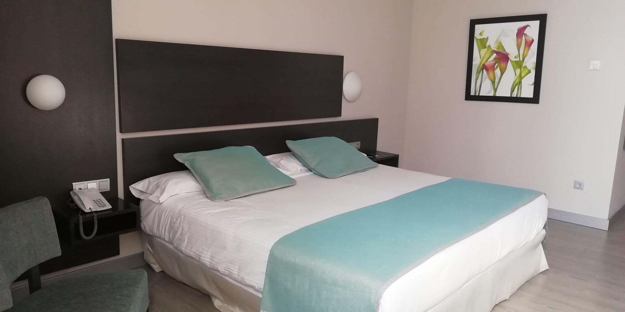 Hotel Ciudad De Ponferrada, Ascend Hotel Collection Bagian luar foto