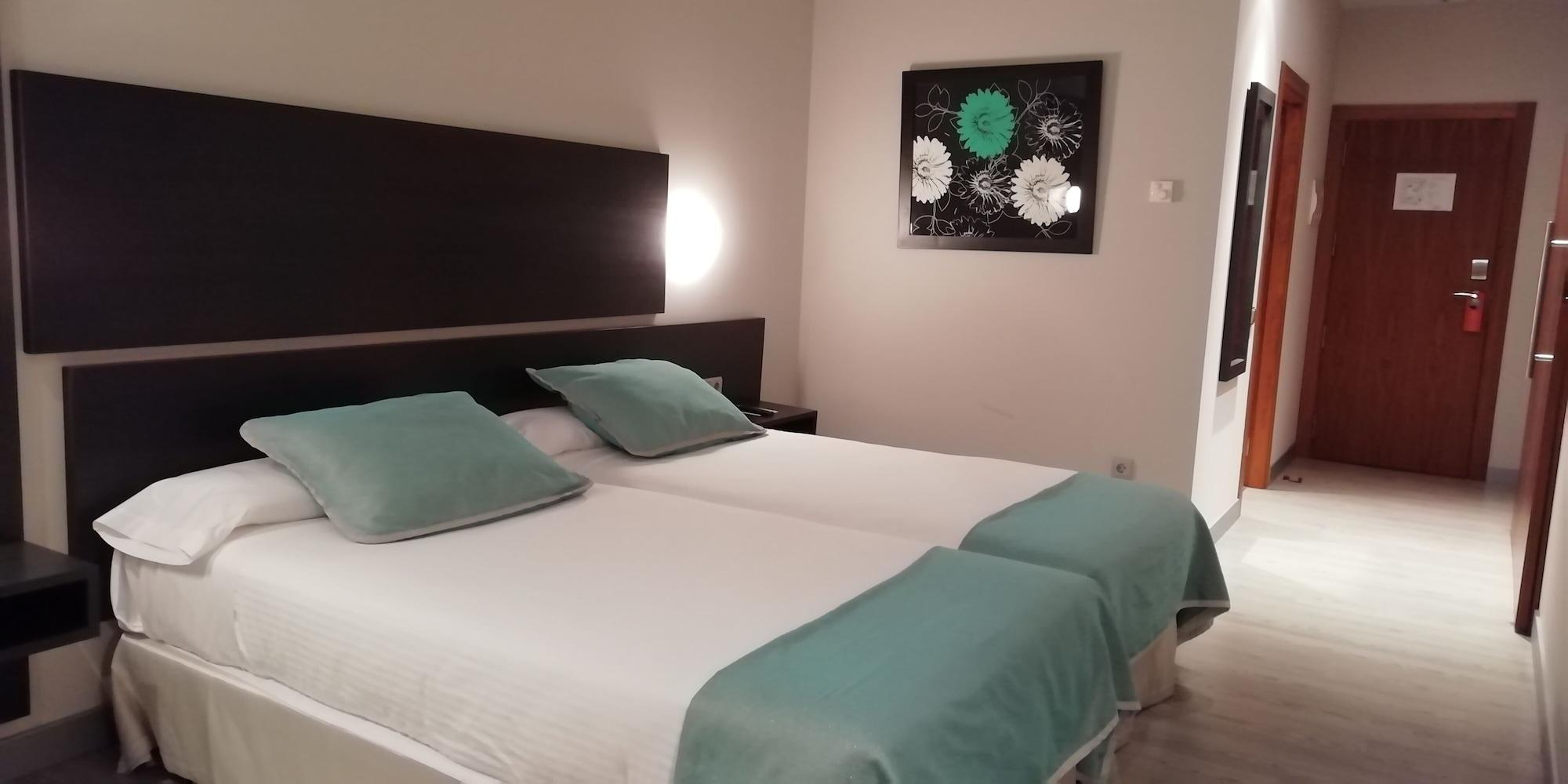 Hotel Ciudad De Ponferrada, Ascend Hotel Collection Bagian luar foto