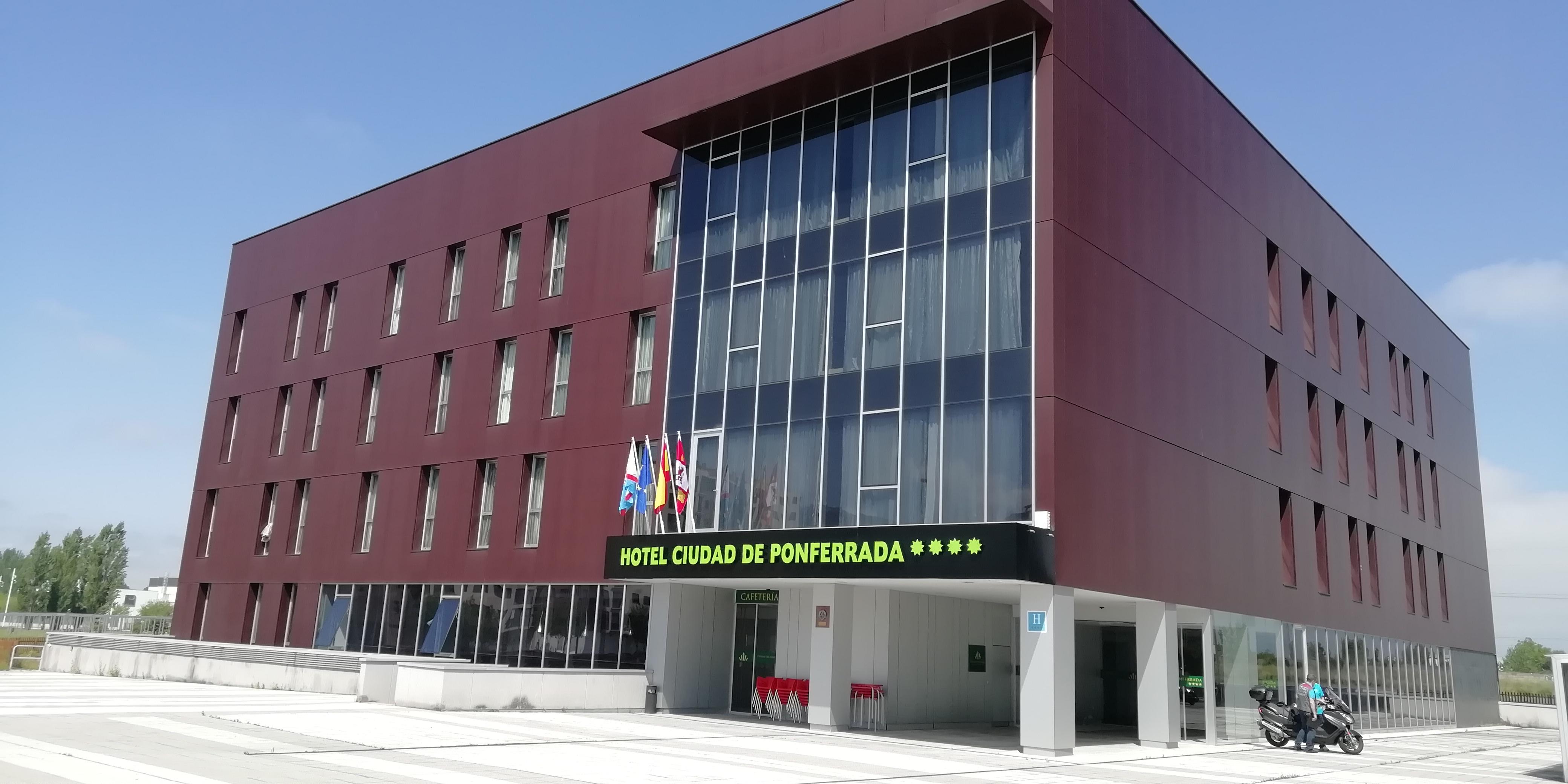 Hotel Ciudad De Ponferrada, Ascend Hotel Collection Bagian luar foto