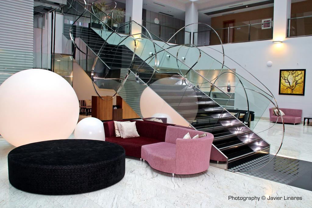 Hotel Ciudad De Ponferrada, Ascend Hotel Collection Bagian luar foto