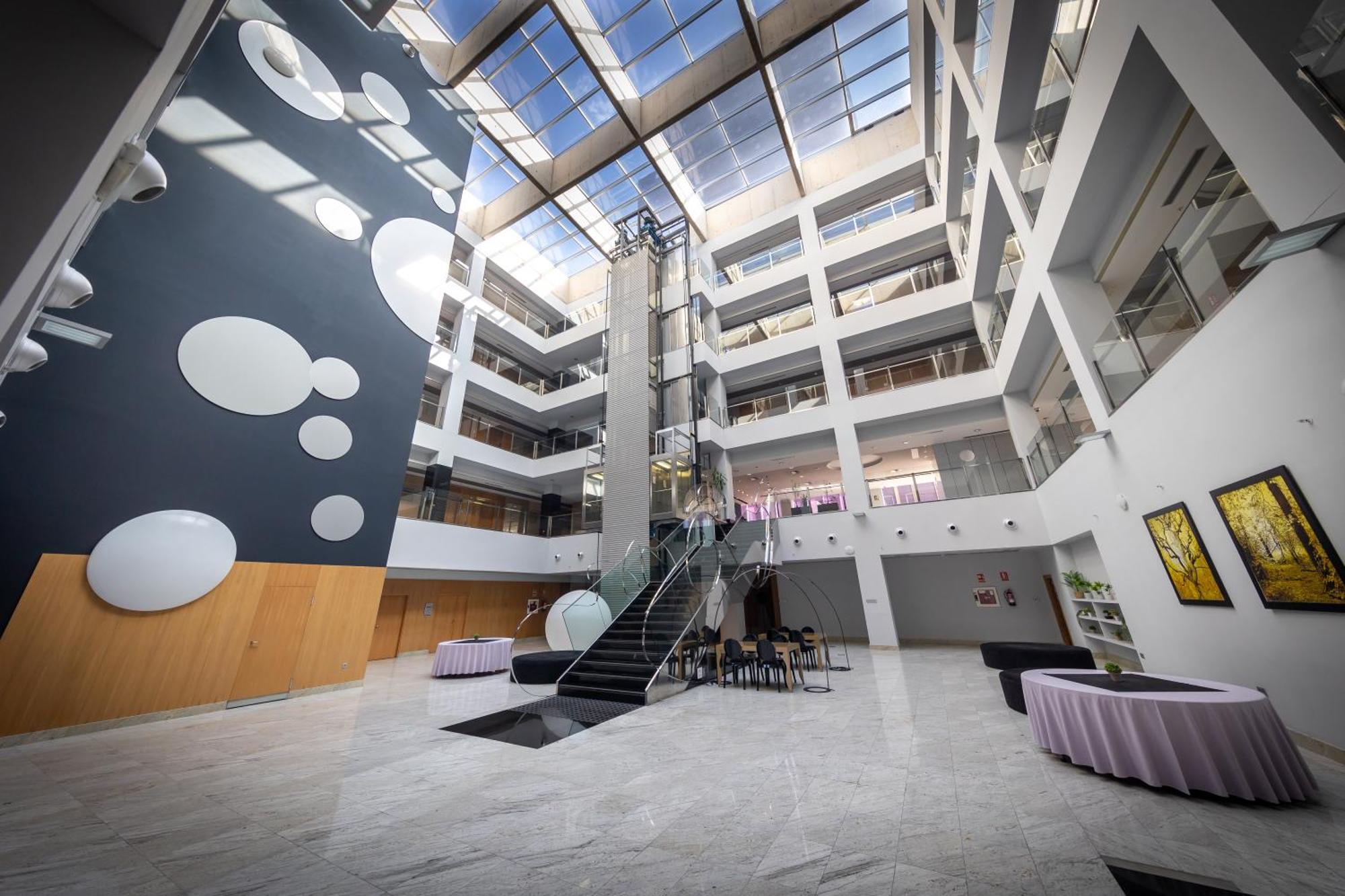 Hotel Ciudad De Ponferrada, Ascend Hotel Collection Bagian luar foto