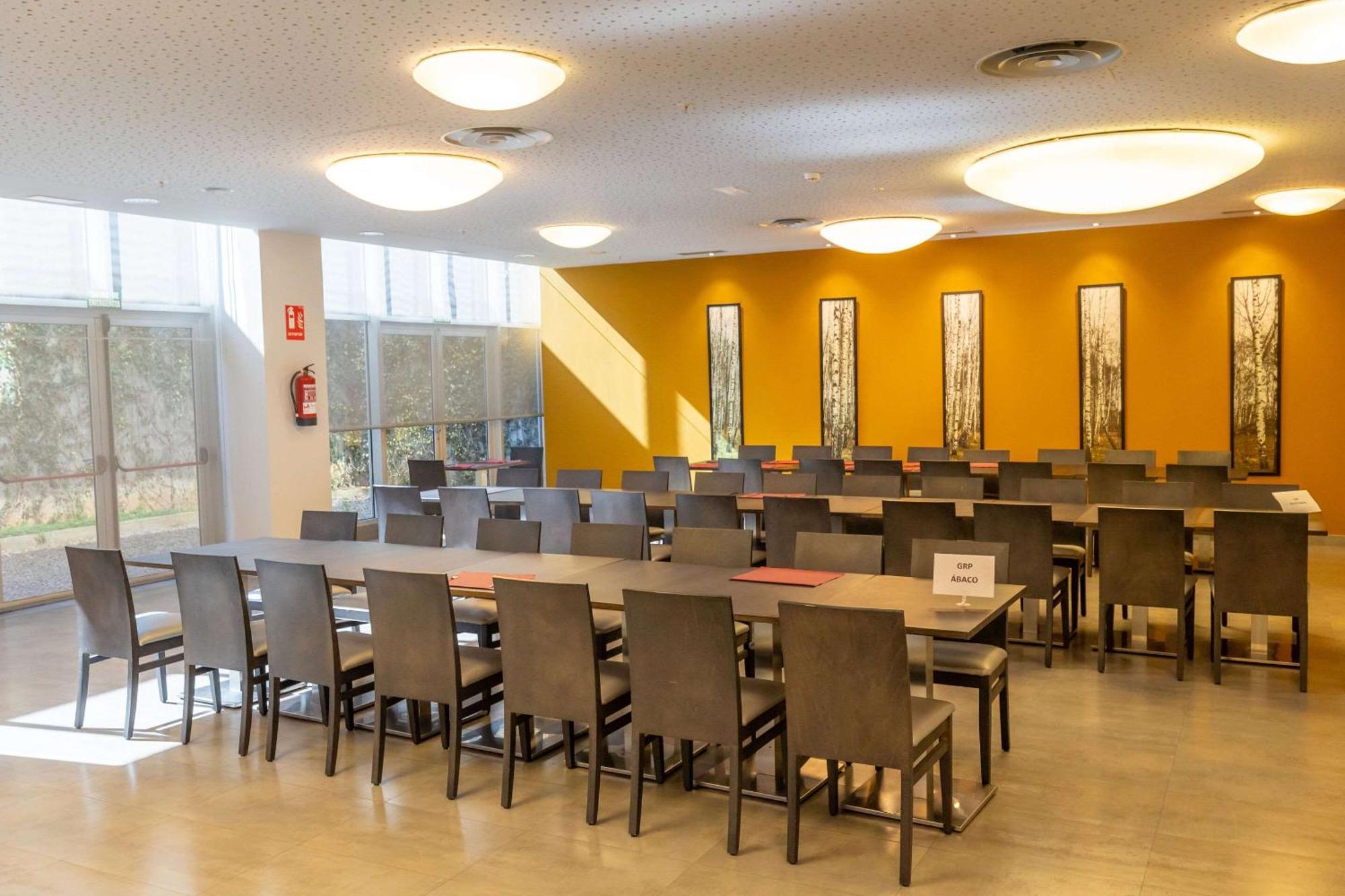 Hotel Ciudad De Ponferrada, Ascend Hotel Collection Bagian luar foto