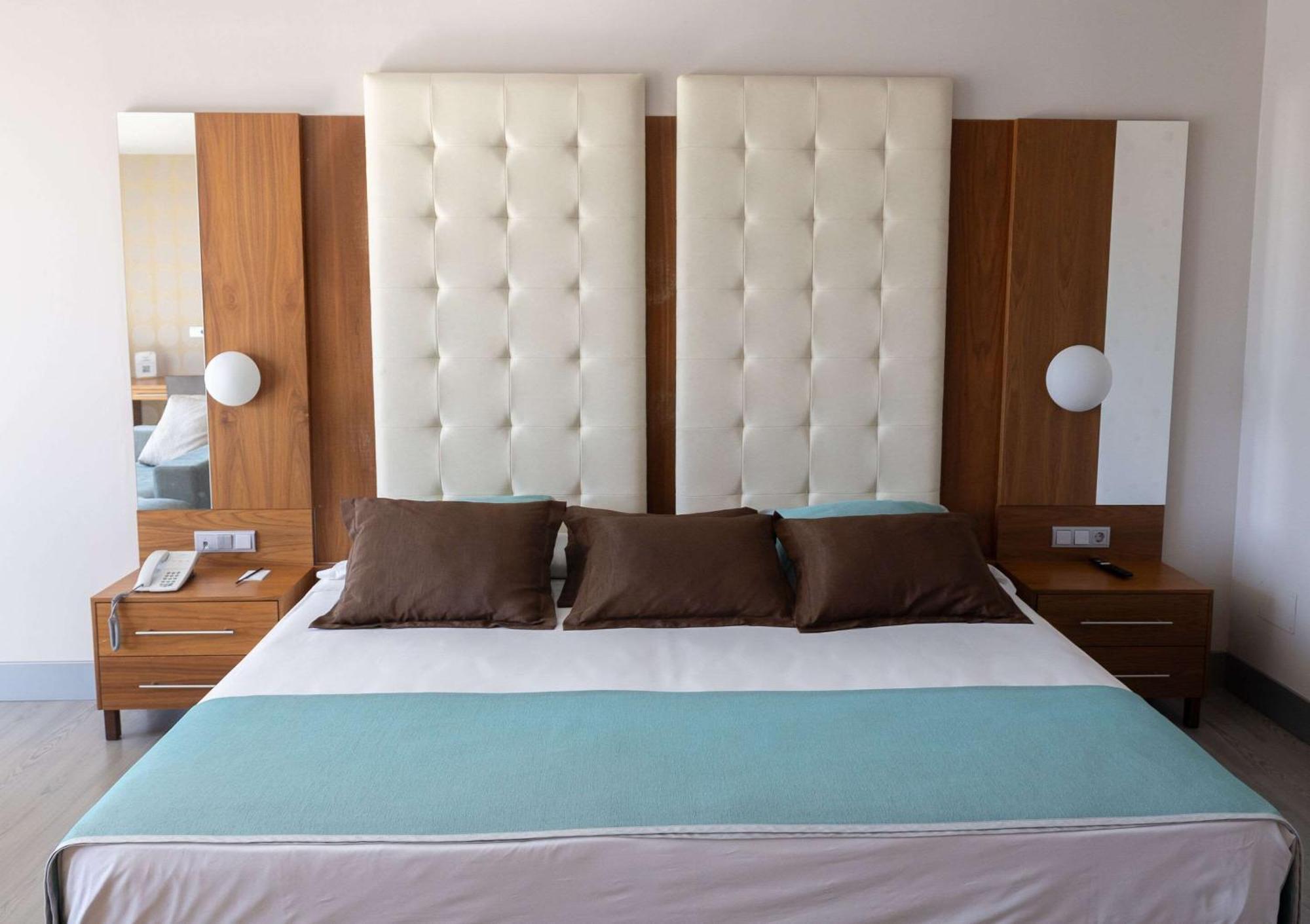 Hotel Ciudad De Ponferrada, Ascend Hotel Collection Bagian luar foto
