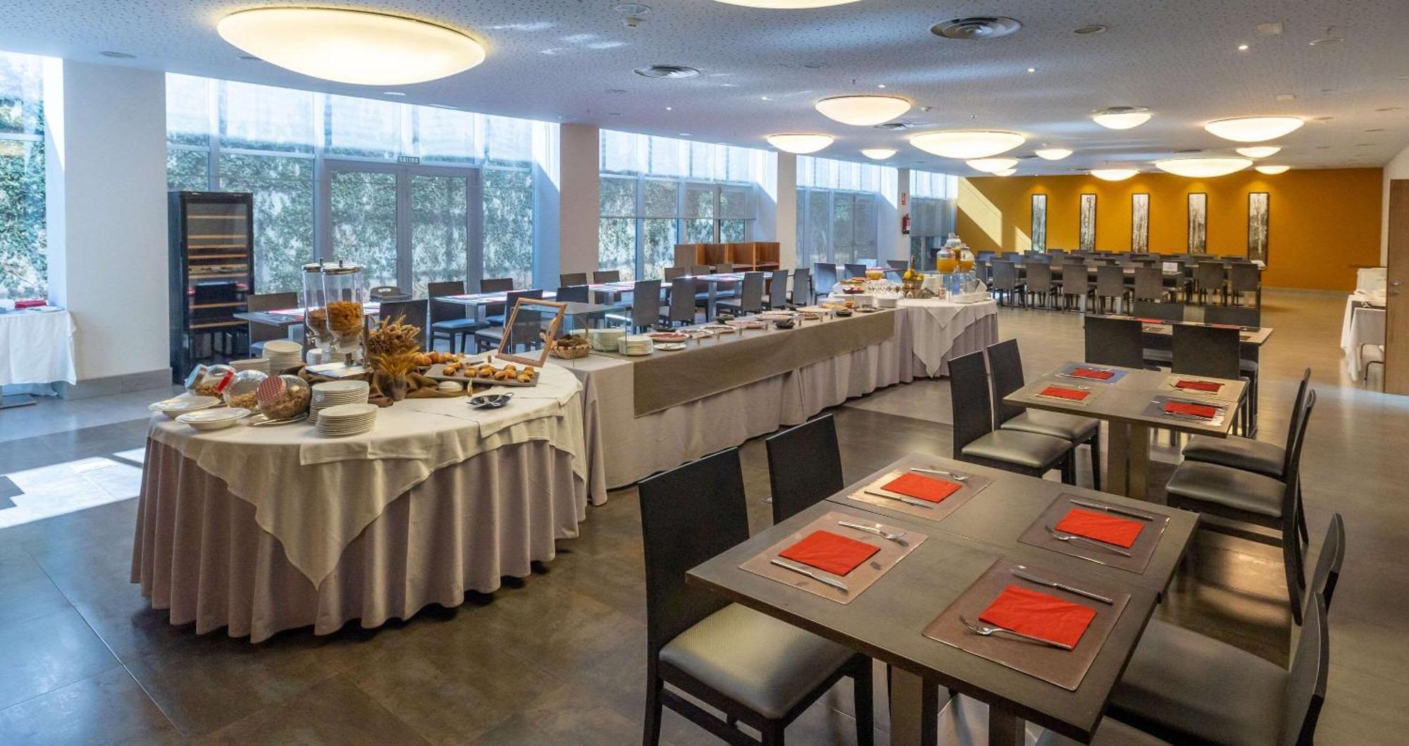 Hotel Ciudad De Ponferrada, Ascend Hotel Collection Bagian luar foto
