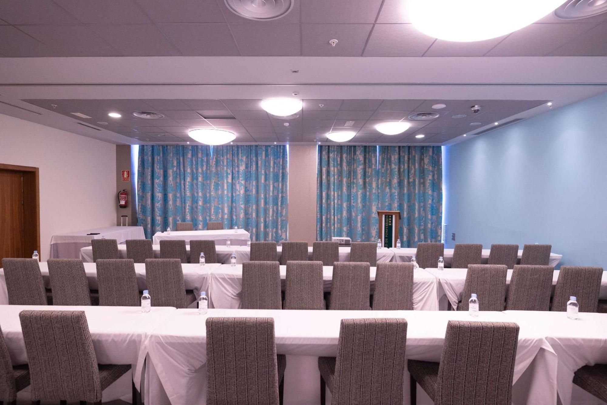 Hotel Ciudad De Ponferrada, Ascend Hotel Collection Bagian luar foto